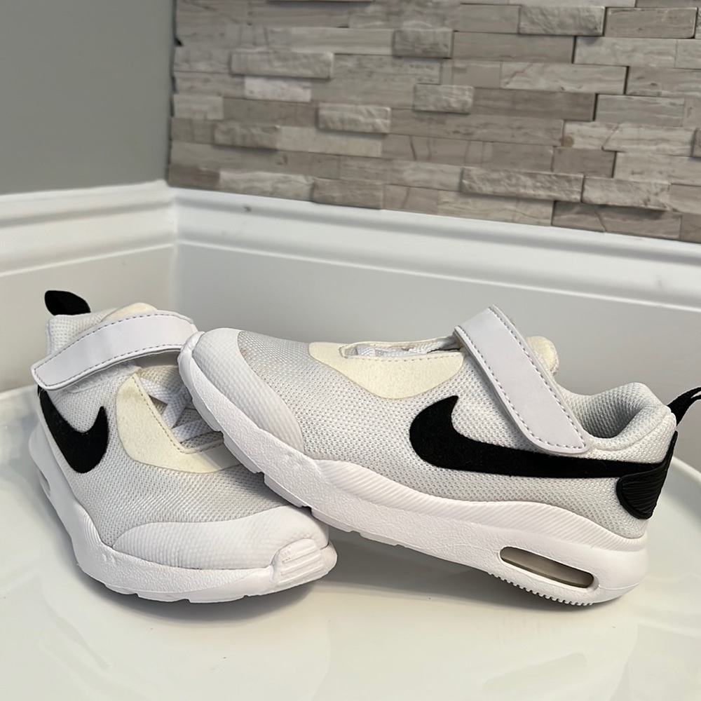 Toddlers Size 9c Boys Nike Sneakers
